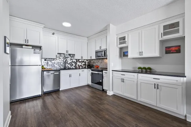 $138,500 | 26 West 10th Street, Unit 2004, St. Paul, MN 55102