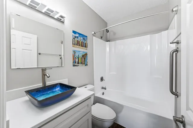 $138,500 | 26 West 10th Street, Unit 2004, St. Paul, MN 55102