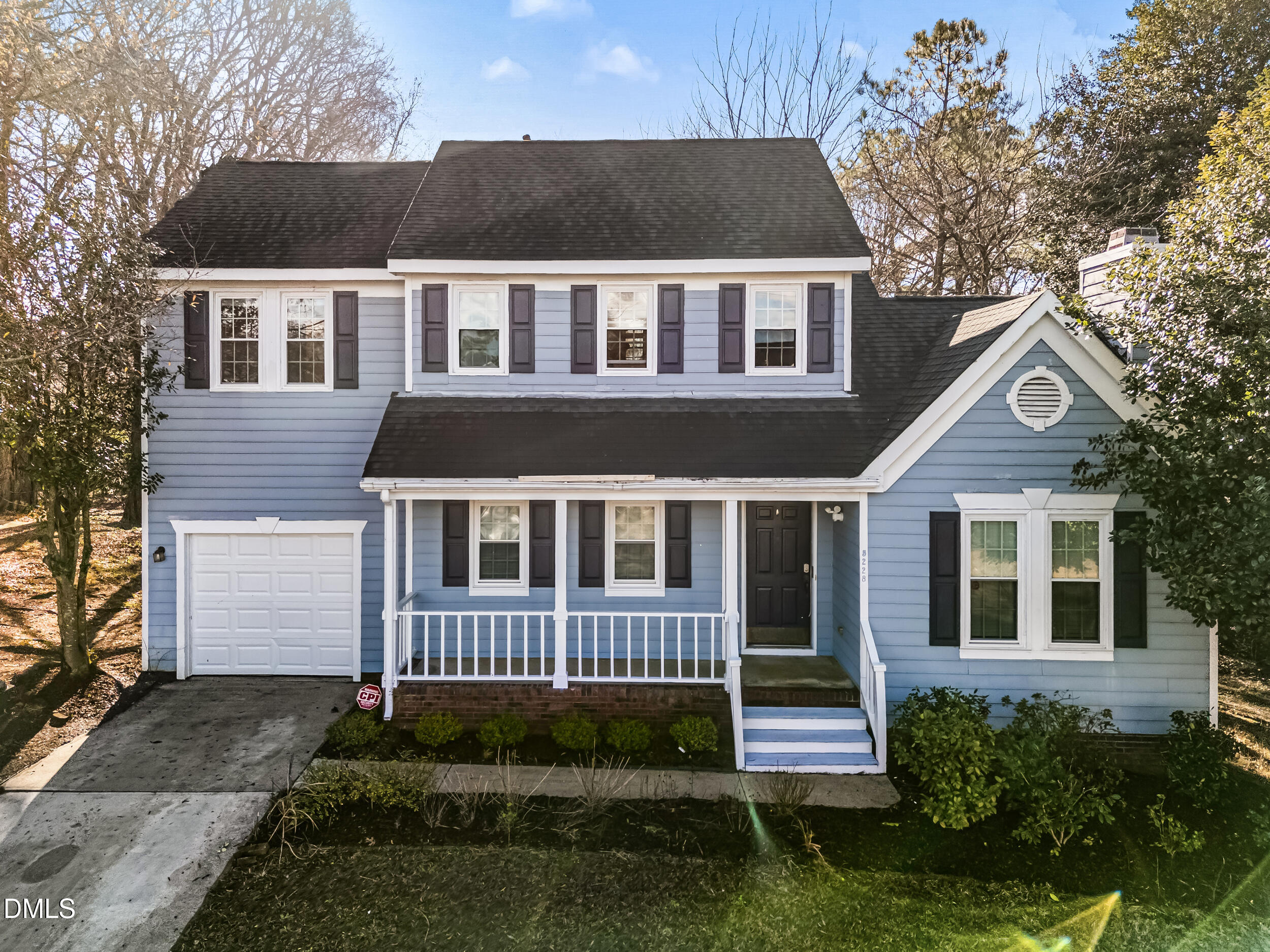 a view of a yard in front of house