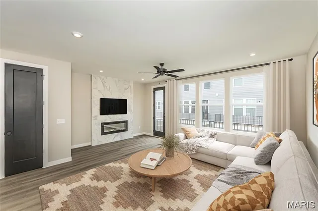 $578,900 | 8923 East Gtwy Heights, Unit 94805, Richmond Heights, MO 63144