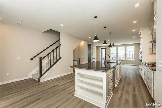 $578,900 | 8923 East Gtwy Heights, Unit 94805, Richmond Heights, MO 63144