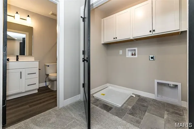 $578,900 | 8923 East Gtwy Heights, Unit 94805, Richmond Heights, MO 63144