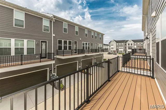 $578,900 | 8923 East Gtwy Heights, Unit 94805, Richmond Heights, MO 63144