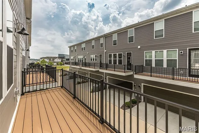 $578,900 | 8923 East Gtwy Heights, Unit 94805, Richmond Heights, MO 63144