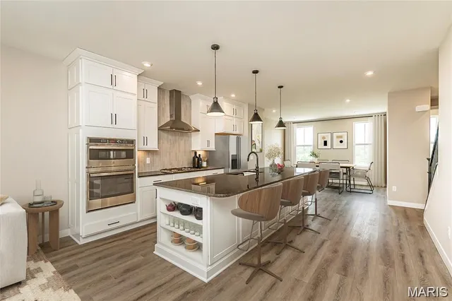 $578,900 | 8923 East Gtwy Heights, Unit 94805, Richmond Heights, MO 63144