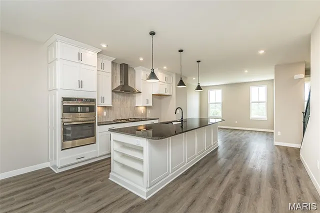 $578,900 | 8923 East Gtwy Heights, Unit 94805, Richmond Heights, MO 63144