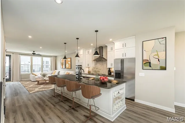 $578,900 | 8923 East Gtwy Heights, Unit 94805, Richmond Heights, MO 63144