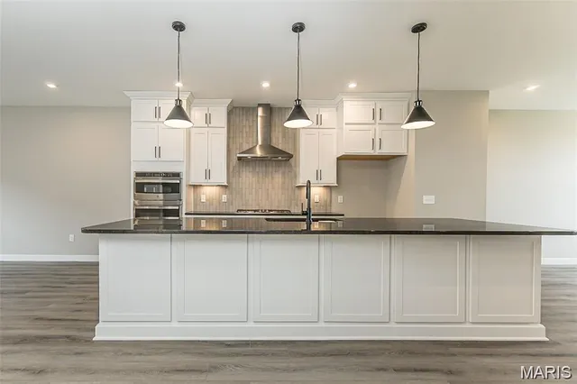 $578,900 | 8923 East Gtwy Heights, Unit 94805, Richmond Heights, MO 63144