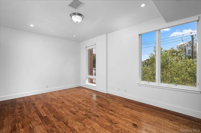 $6,195 | 422 East Boston Post Road, Unit 301, Mamaroneck, NY 10543