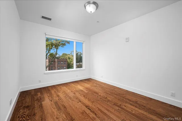 $6,195 | 422 East Boston Post Road, Unit 301, Mamaroneck, NY 10543