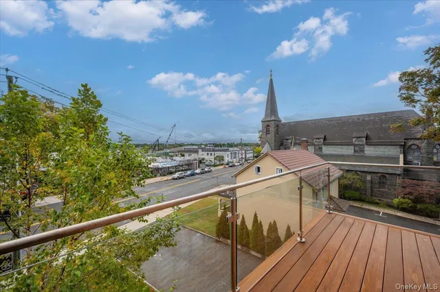 $6,195 | 422 East Boston Post Road, Unit 301, Mamaroneck, NY 10543