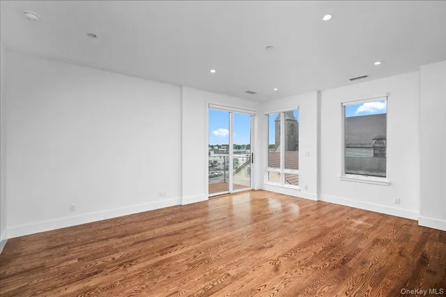 $6,195 | 422 East Boston Post Road, Unit 301, Mamaroneck, NY 10543