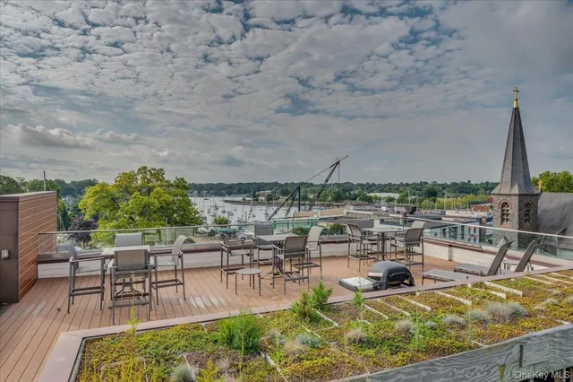 $6,195 | 422 East Boston Post Road, Unit 301, Mamaroneck, NY 10543