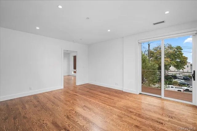 $6,195 | 422 East Boston Post Road, Unit 301, Mamaroneck, NY 10543