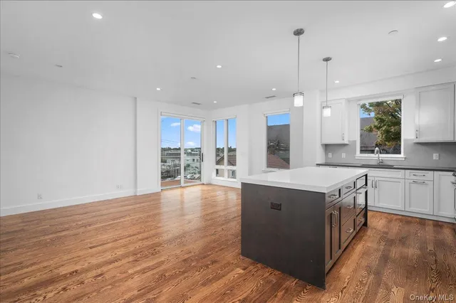 $6,195 | 422 East Boston Post Road, Unit 301, Mamaroneck, NY 10543