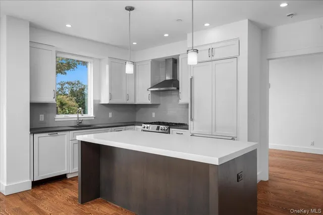 $6,195 | 422 East Boston Post Road, Unit 301, Mamaroneck, NY 10543