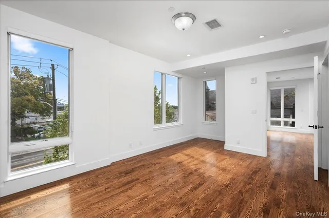 $6,195 | 422 East Boston Post Road, Unit 301, Mamaroneck, NY 10543