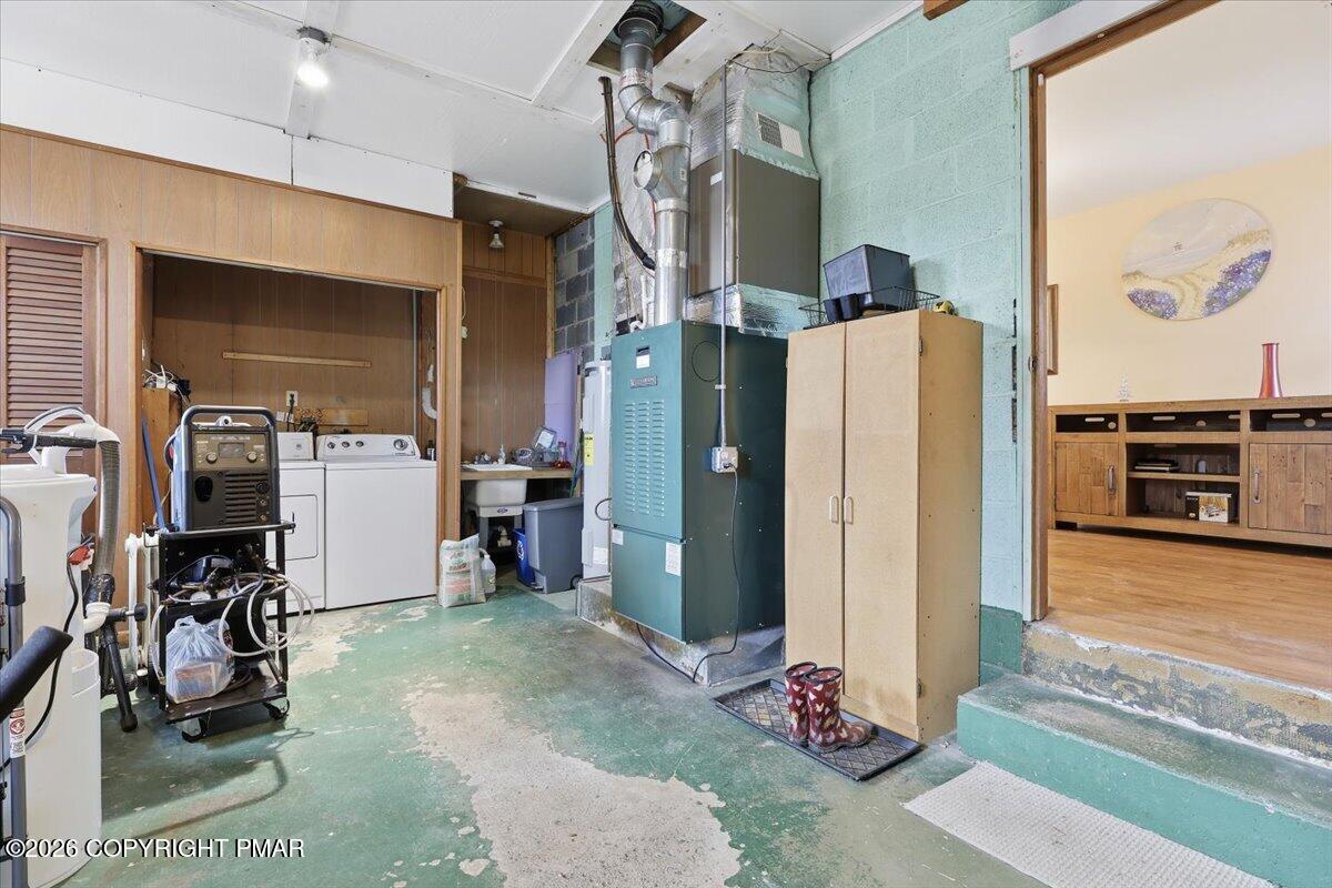 208 Shine Hill Road Henryville, PA 18332 - Photo 27 of 37 laundry