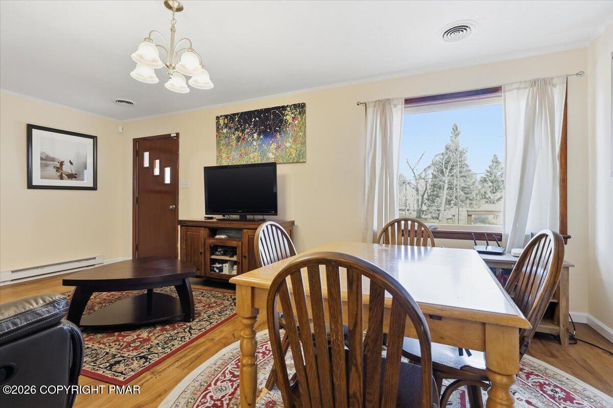 208 Shine Hill Road Henryville, PA 18332 - Photo 8 of 37 Living room
