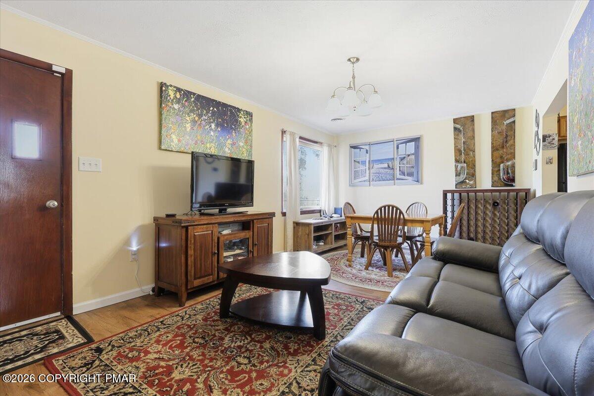 208 Shine Hill Road Henryville, PA 18332 - Photo 9 of 37 Living room