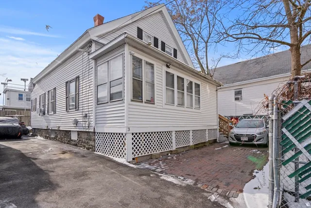 $480,000 | 3 Butman Place, Lowell, MA 01851