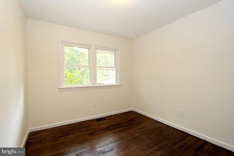 24530 Fossen Road Damascus, MD 20872 - Photo 17 of 29 Bedroom