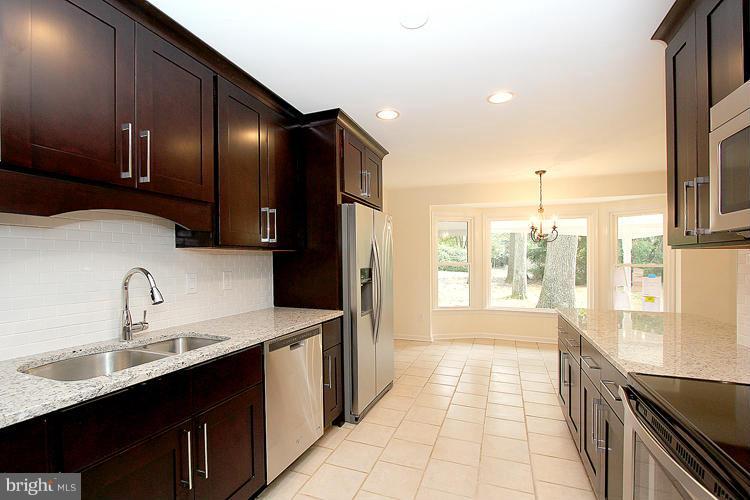 24530 Fossen Road Damascus, MD 20872 - Photo 3 of 29 Kitchen