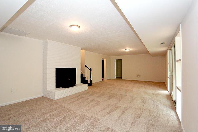 24530 Fossen Road Damascus, MD 20872 - Photo 22 of 29 Family Room