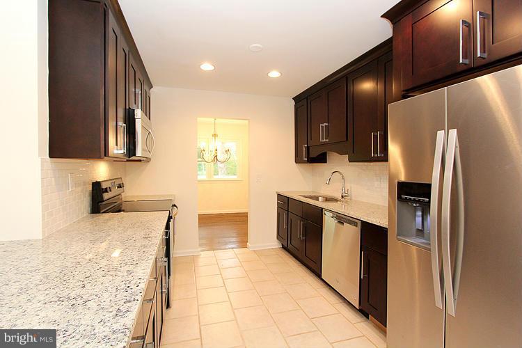 24530 Fossen Road Damascus, MD 20872 - Photo 4 of 29 Kitchen