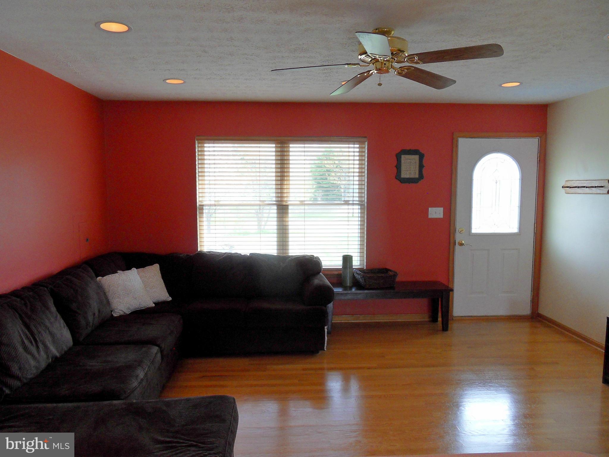 23863 McIntosh Road Hollywood, MD 20636 - Photo 7 of 19 Living Room