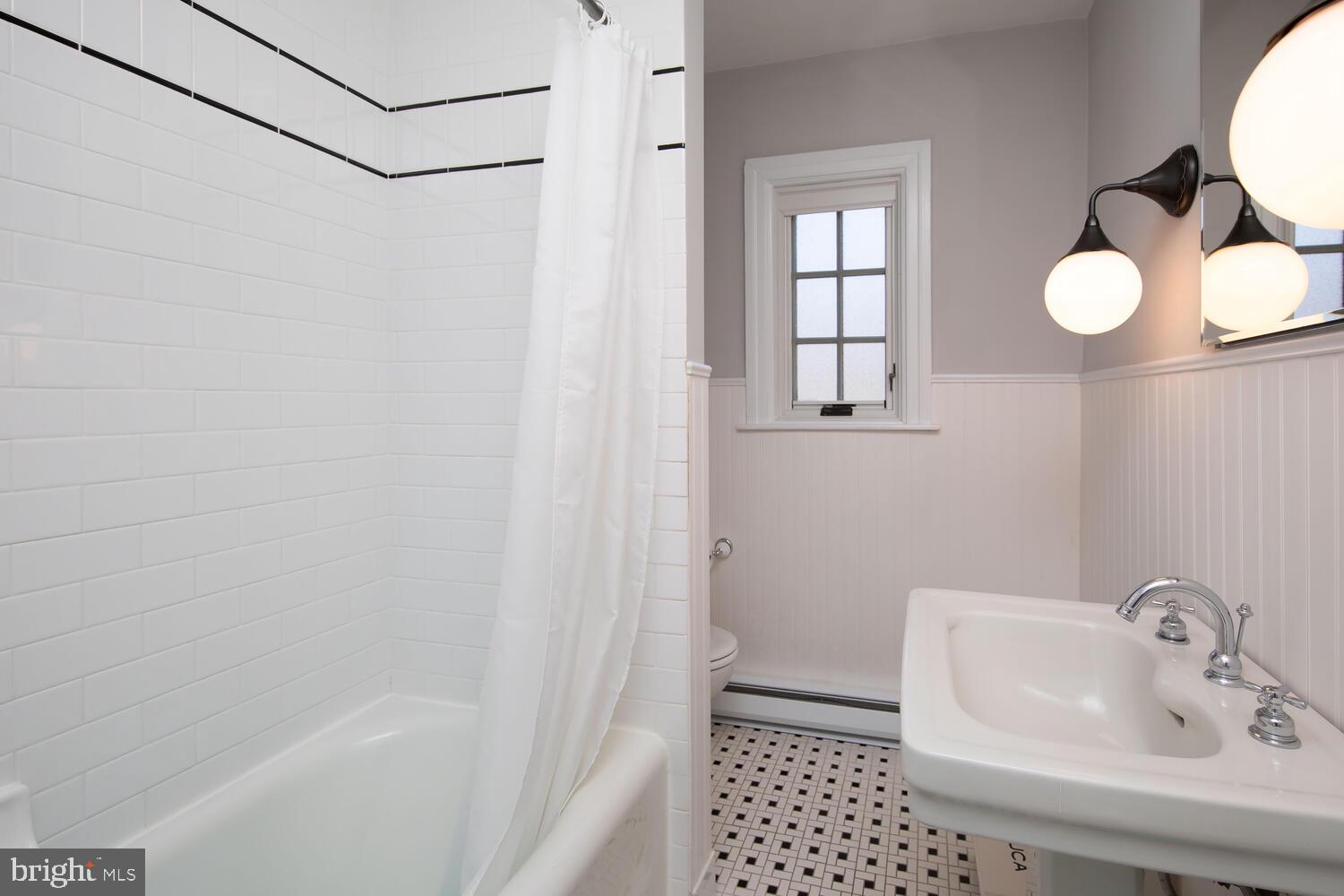 730 Wyndale Road Jenkintown, PA 19046 - Photo 44 of 53 2nd floor hall bath