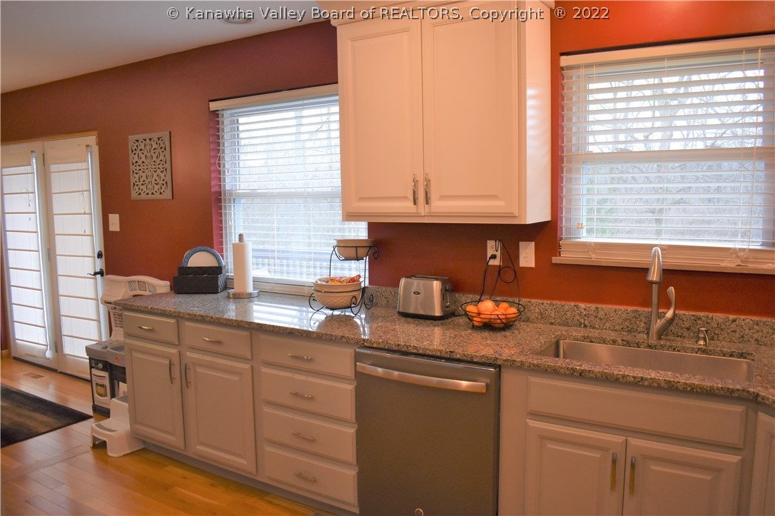 2020 Huber Road Charleston, WV 25314 - Photo 3 of 23 Gallery Image 3