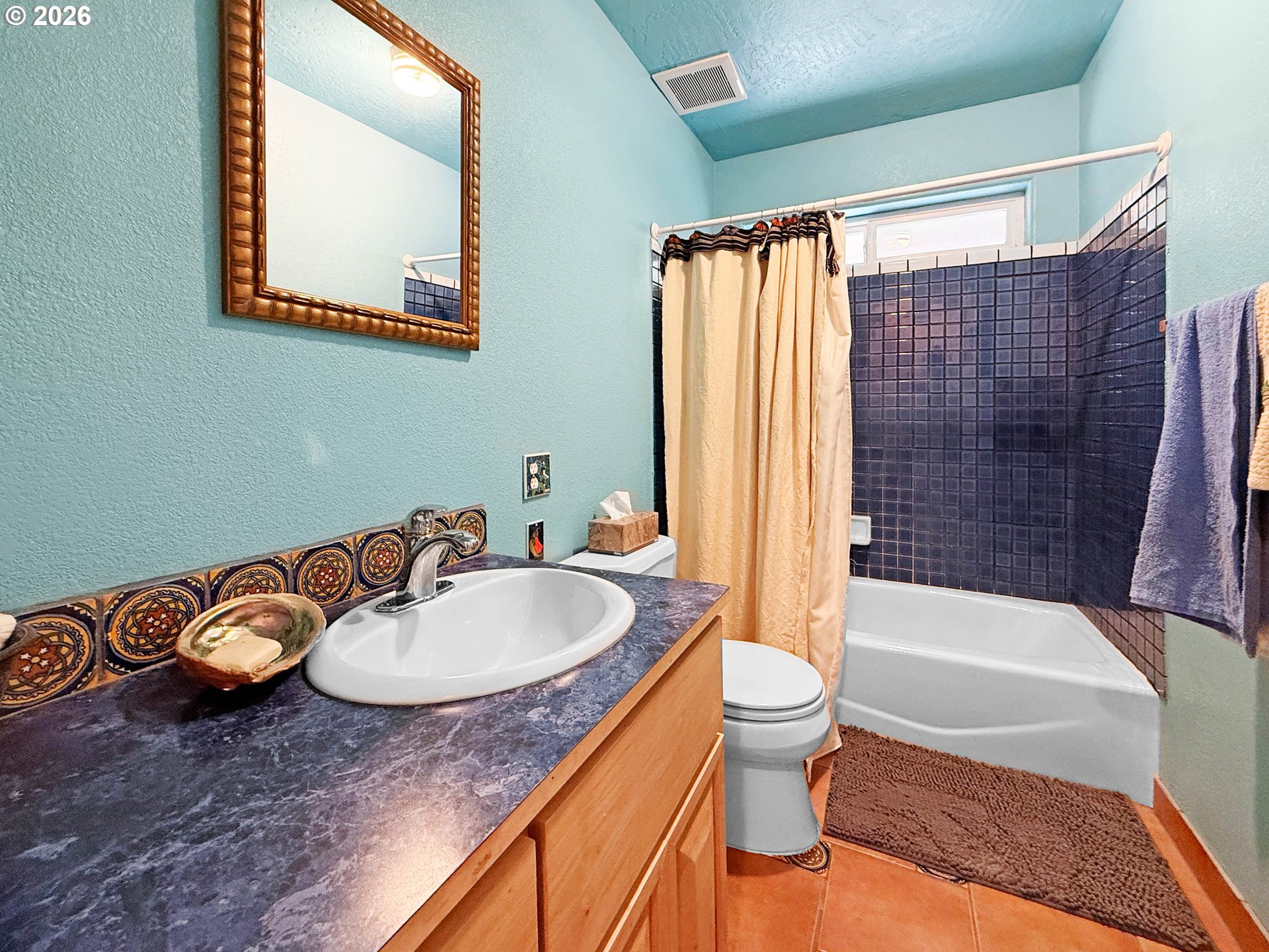 17197 Passley Road Brookings, OR 97415 - Photo 19 of 46 a bathroom with a sink a toilet and a bathtub