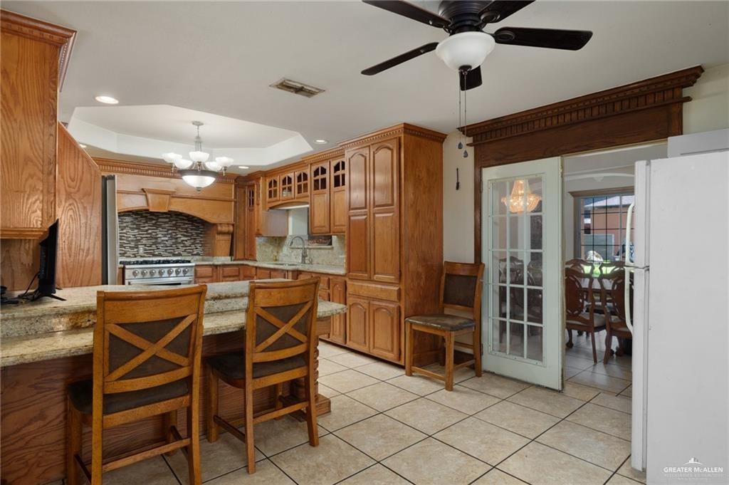 4523 South Tower Road Edinburg, TX 78542 - Photo 13 of 34 a view of a livingroom with furniture and a ceiling fan
