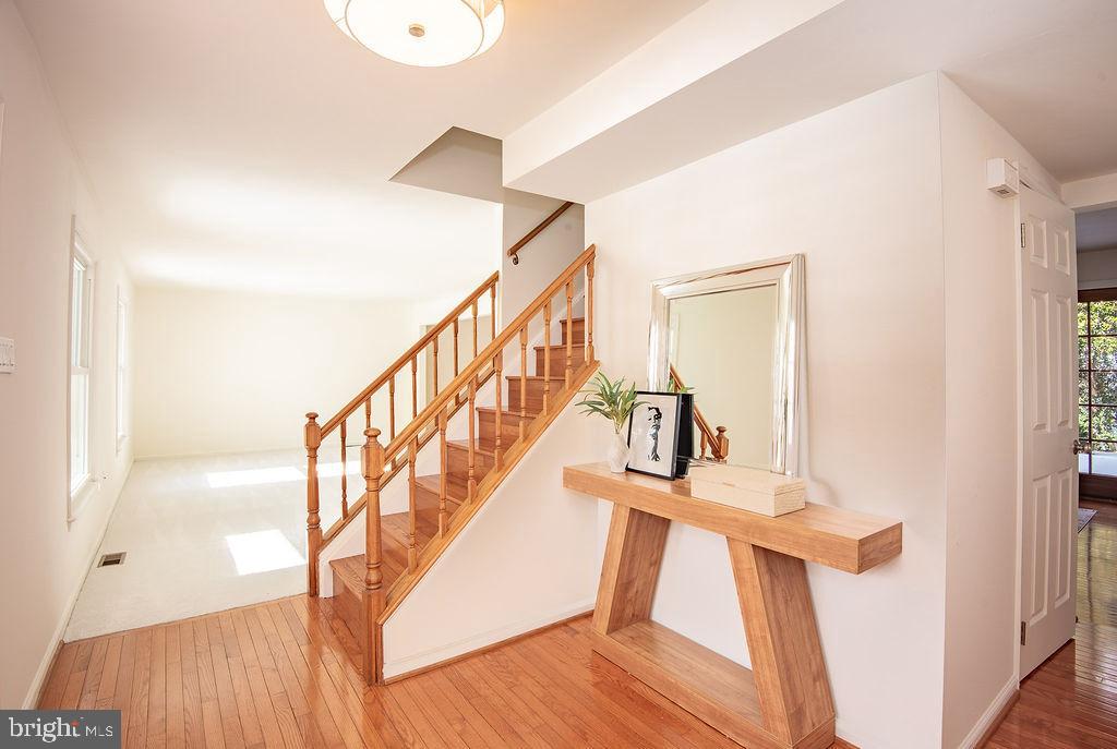 9102 Red Lion Tavern Court Springfield, VA 22153 - Photo 6 of 64