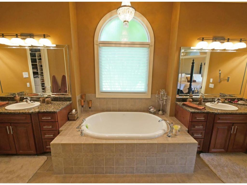 116 Chestnut Ridge Drive Jonesborough, TN 37659 - Photo 13 of 24 Master bath