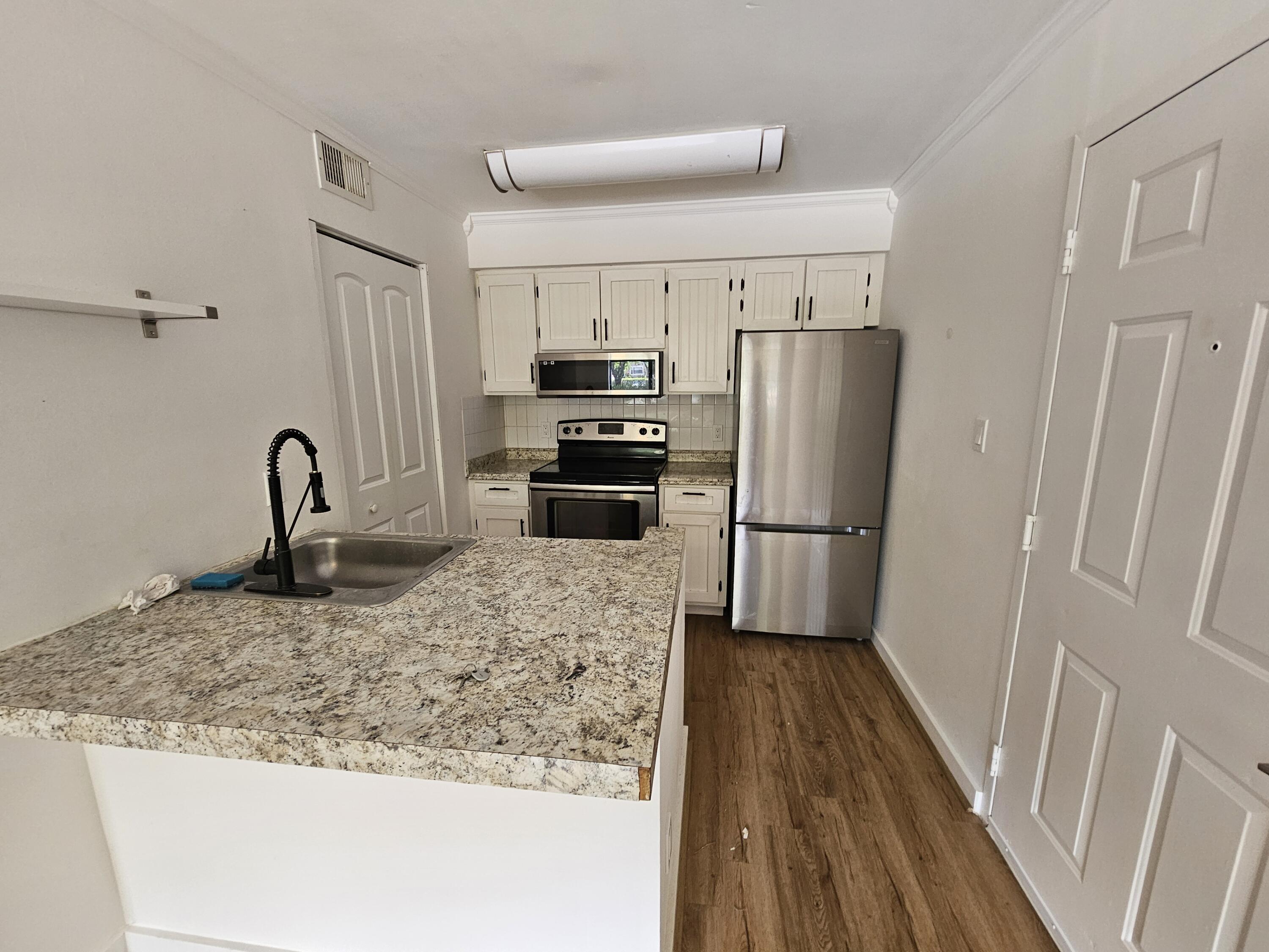 630 South Park Road, Unit 213 Hollywood, FL 33021 - Photo 4 of 14 20240801_111814