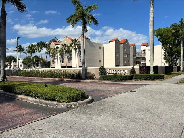 $2,500 | 6155 Northwest 186th Street, Unit 305, Hialeah, FL 33015