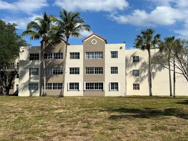 $2,247 | 6155 Northwest 186th Street, Unit 305, Hialeah, FL 33015
