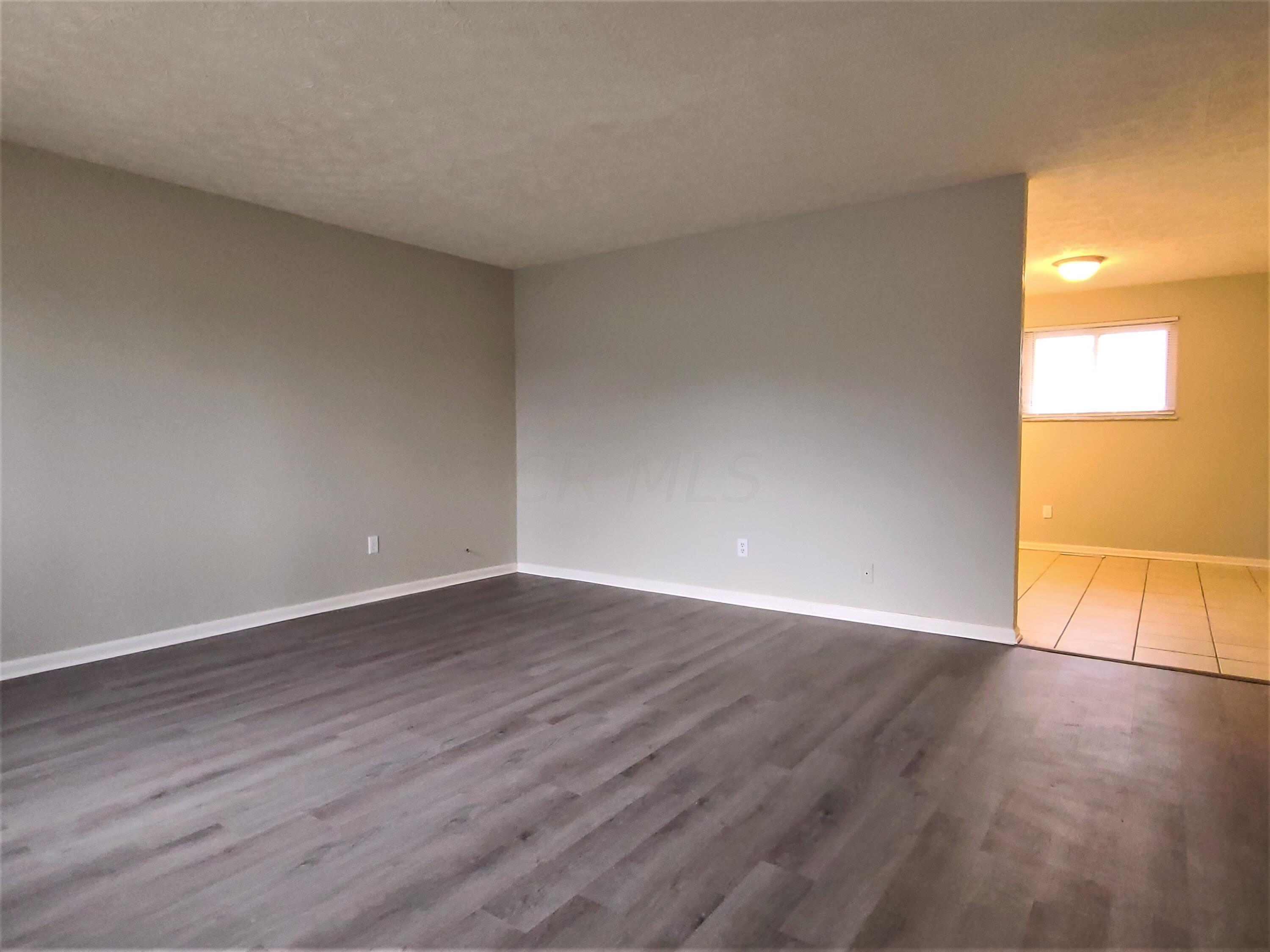 2721 Denmark Road Columbus, OH 43232 - Photo 8 of 21 08 Living room 1
