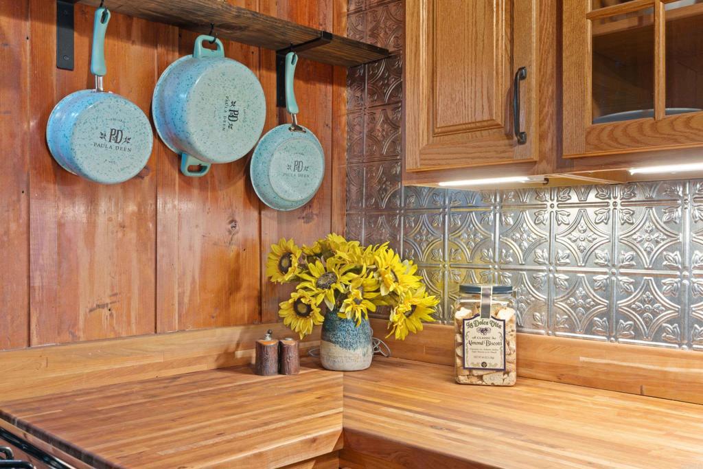 22194 Crestline Road Palomar Mountain, CA 92060 - Photo 18 of 75 a view of a wooden floor with a table