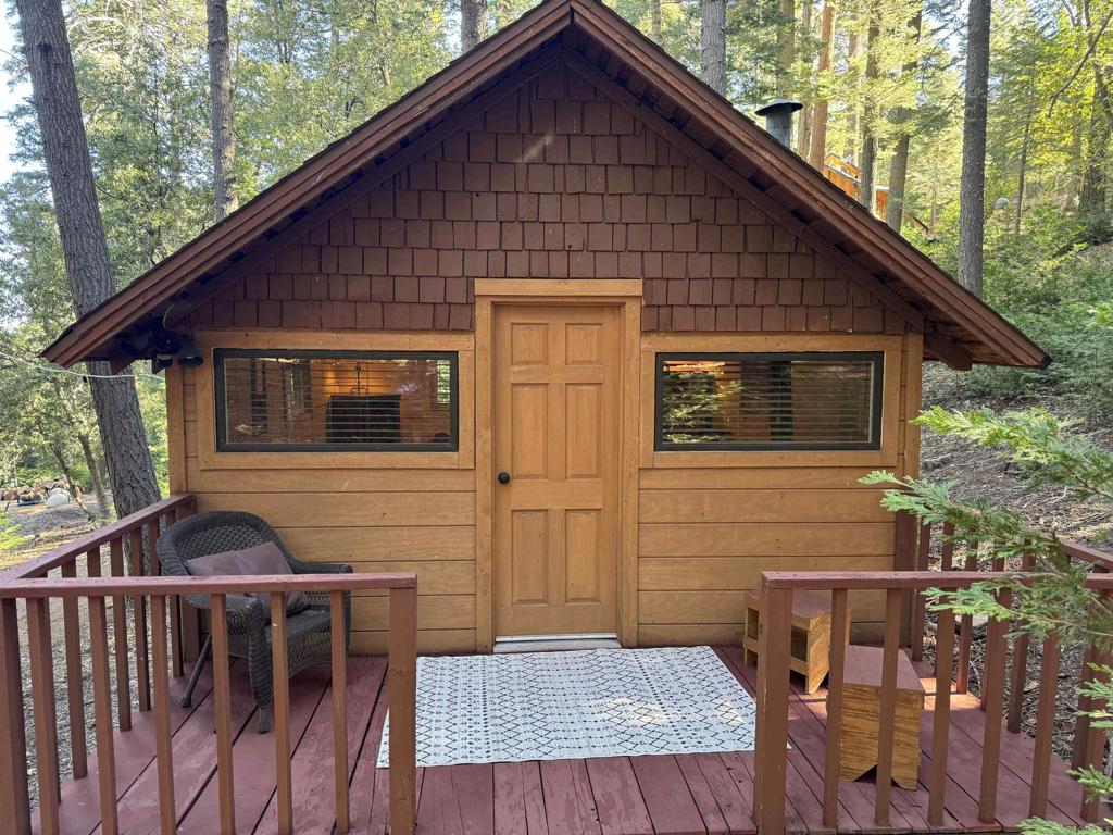 22194 Crestline Road Palomar Mountain, CA 92060 - Photo 51 of 75 a backyard of a house with seating space