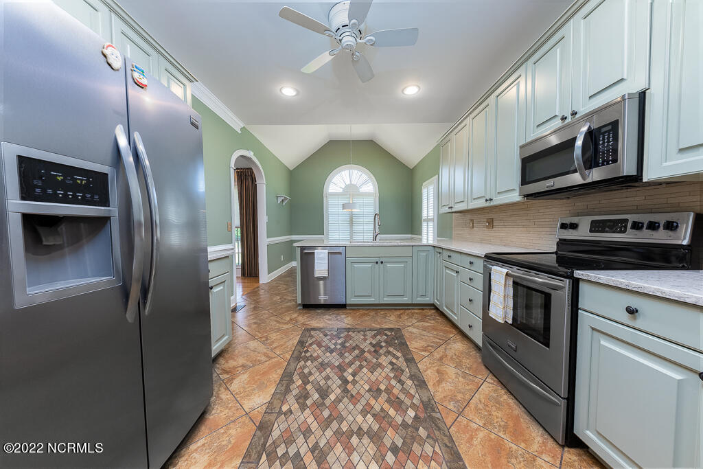 214 Emmen Road New Bern, NC 28562 - Photo 9 of 27 IMG_7221-5360