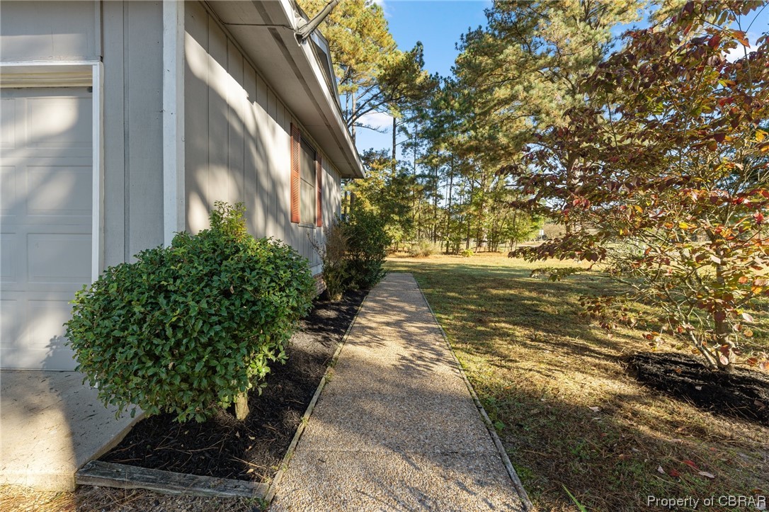 20 Comanchee Lane Kilmarnock, VA 22482 - Photo 7 of 36
