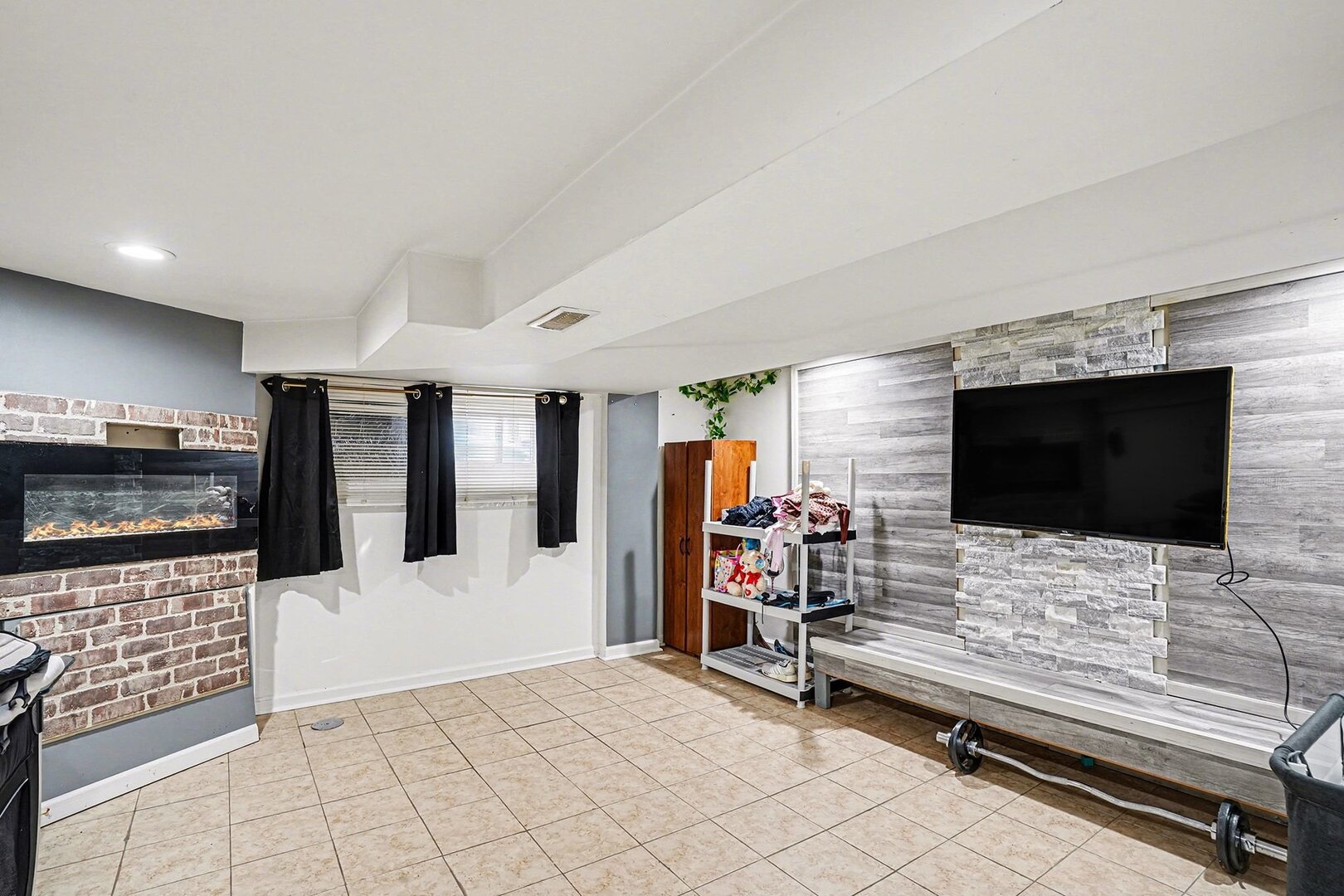 9047 South Laflin Street Chicago, IL 60620 - Photo 7 of 26