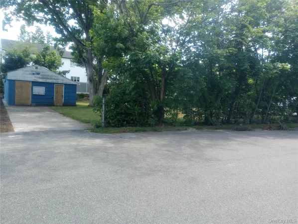 $359,000 | 78 A Claremont Avenue, West Babylon, NY 11704
