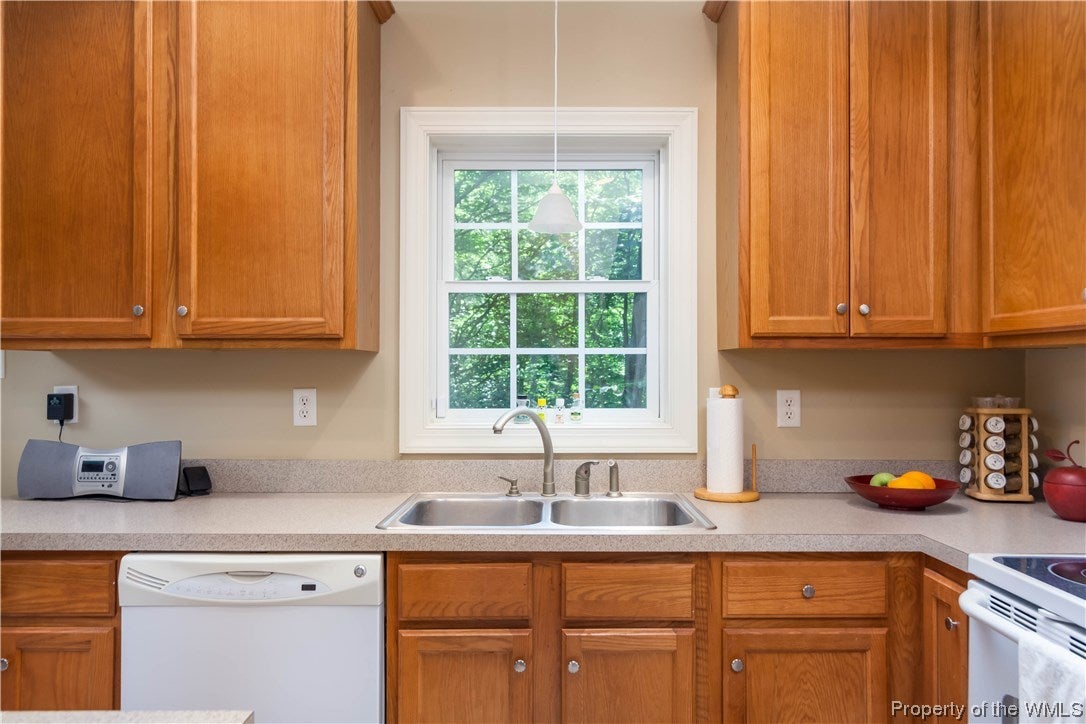 8976 Croaker Road Williamsburg, VA 23188 - Photo 21 of 35 Gallery Image 21