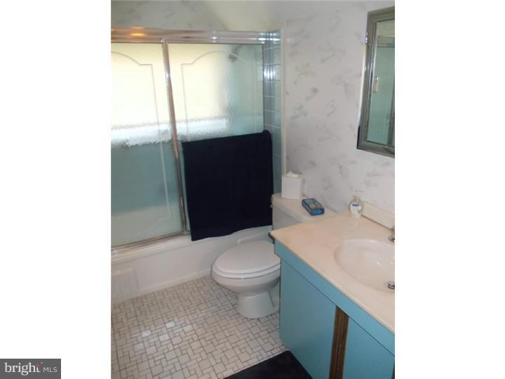 32 Harp Road Levittown, PA 19056 - Photo 22 of 24 Bathroom