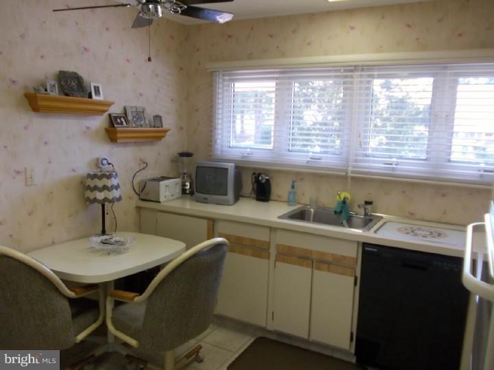 32 Harp Road Levittown, PA 19056 - Photo 6 of 24 Kitchen