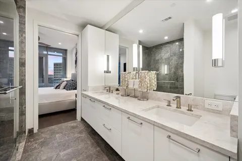 a en suite bathroom with double sink and a large mirror